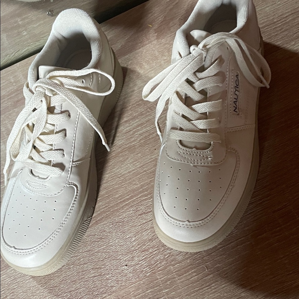 Nautica woman’s Cream Sneakers